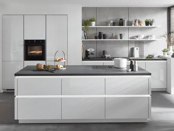 Cucina Moderna con isola Novalux 516 di Nobilia